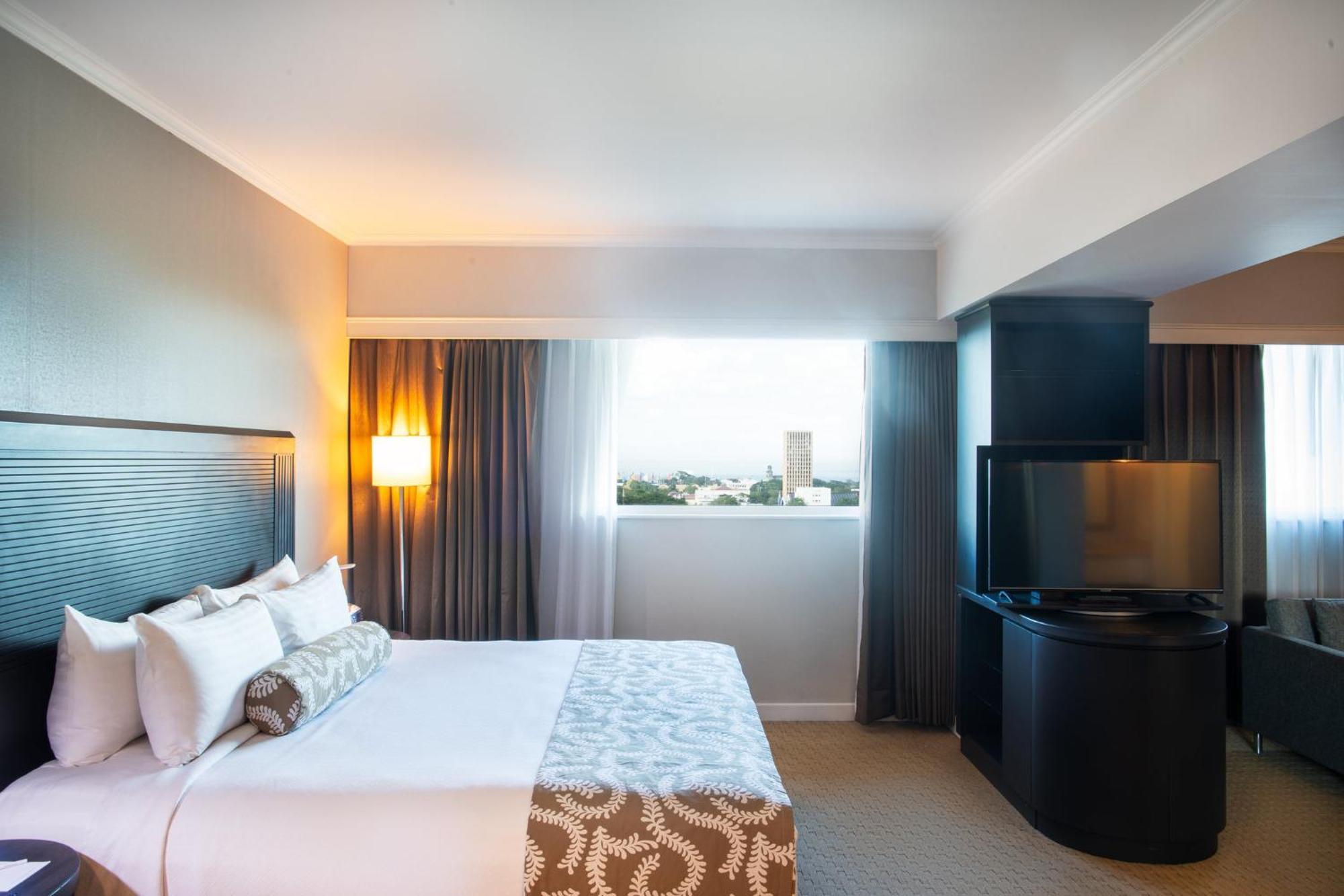 Hotel Crowne Plaza Managua By Ihg Exterior foto